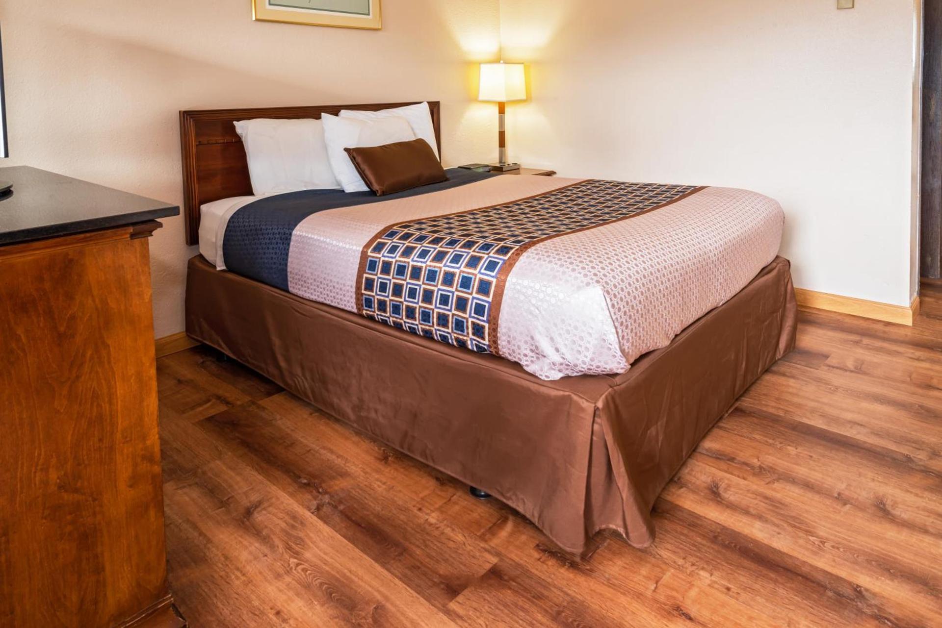 Flagstone Motel photo 17