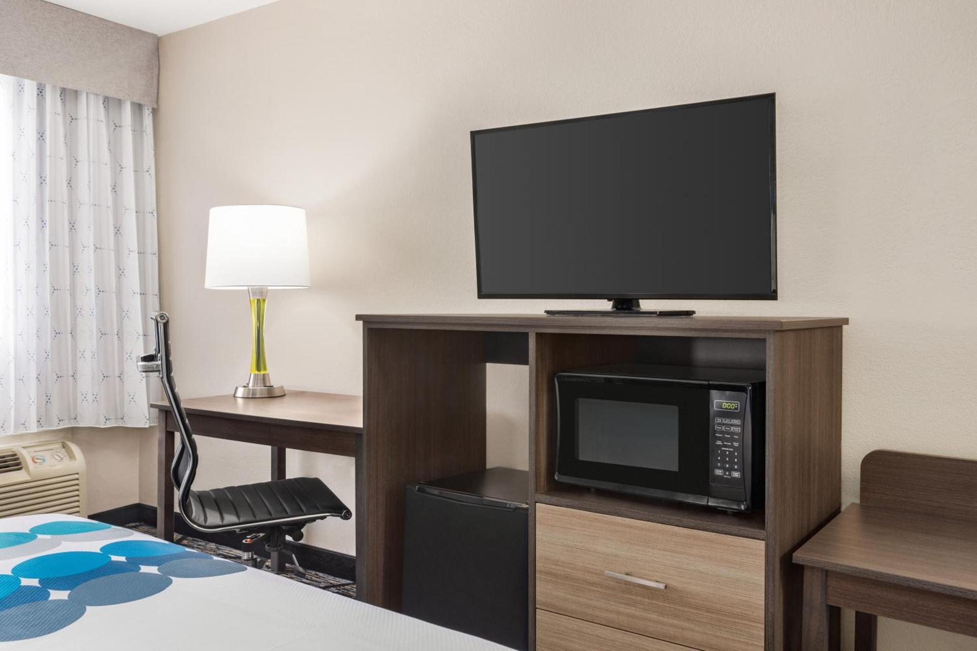 Baymont by Wyndham Blackwell I-35 photo 47