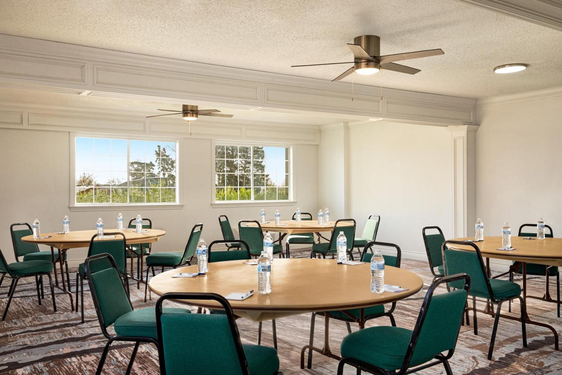 Baymont by Wyndham Blackwell I-35 photo 68
