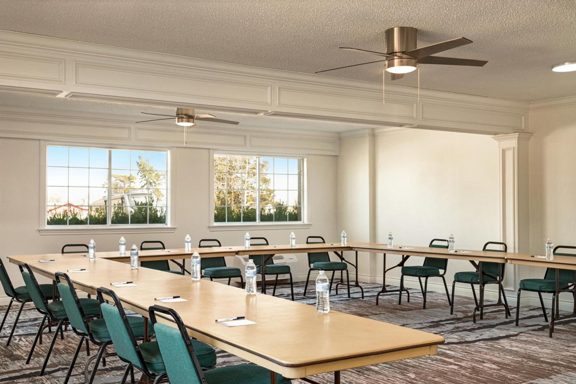 Baymont by Wyndham Blackwell I-35 photo 69