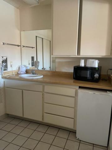 California Suites Hotel photo 18