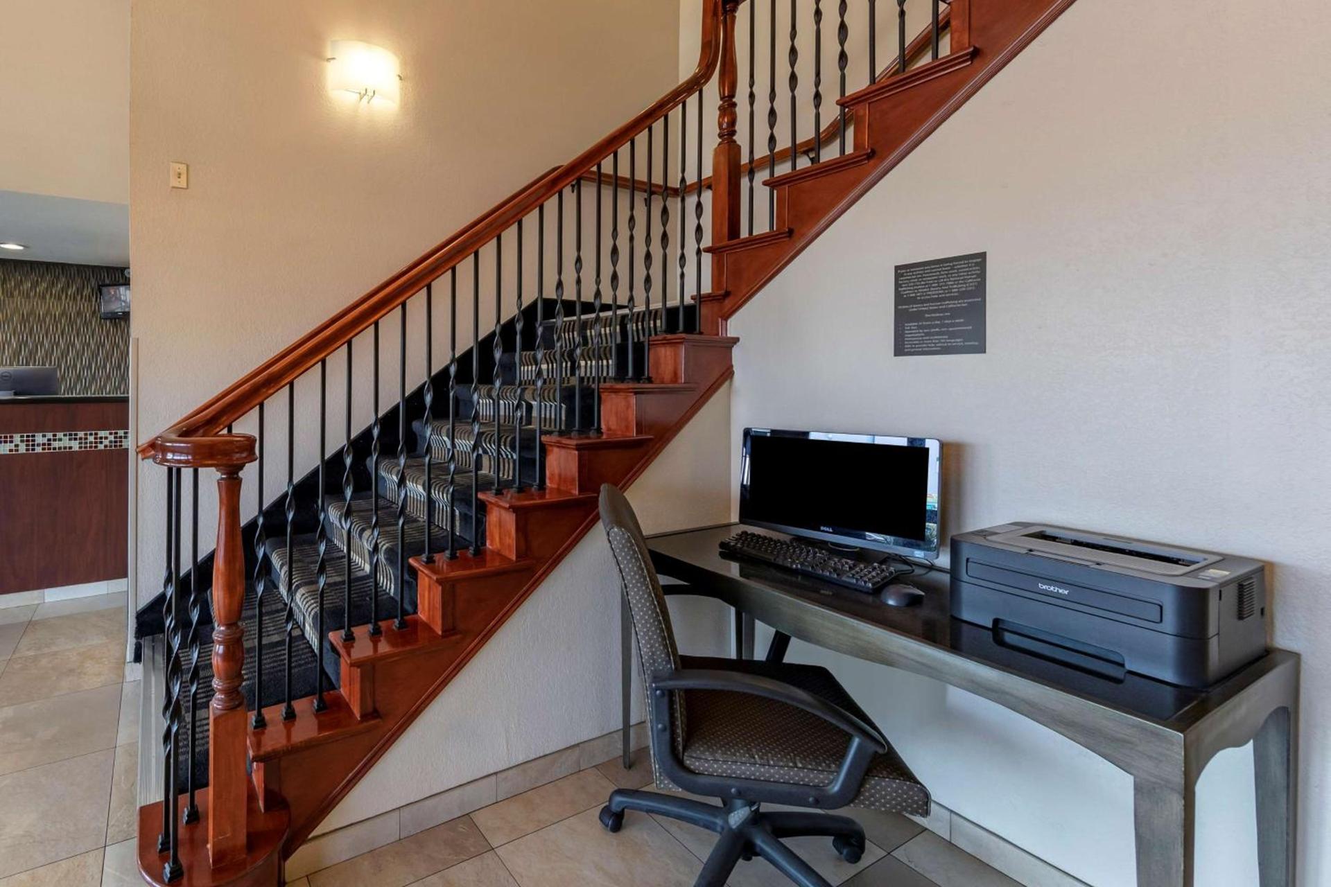 Best Western Town & Country Lodge photo 12