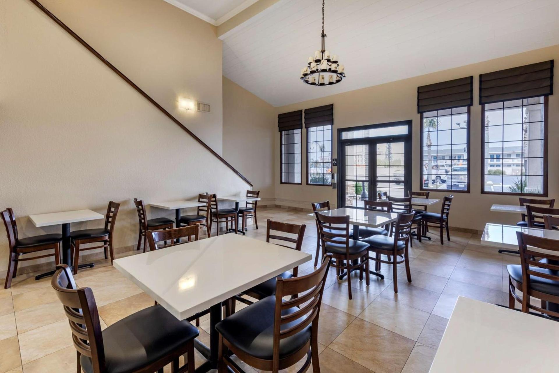 Best Western Town & Country Lodge photo 13