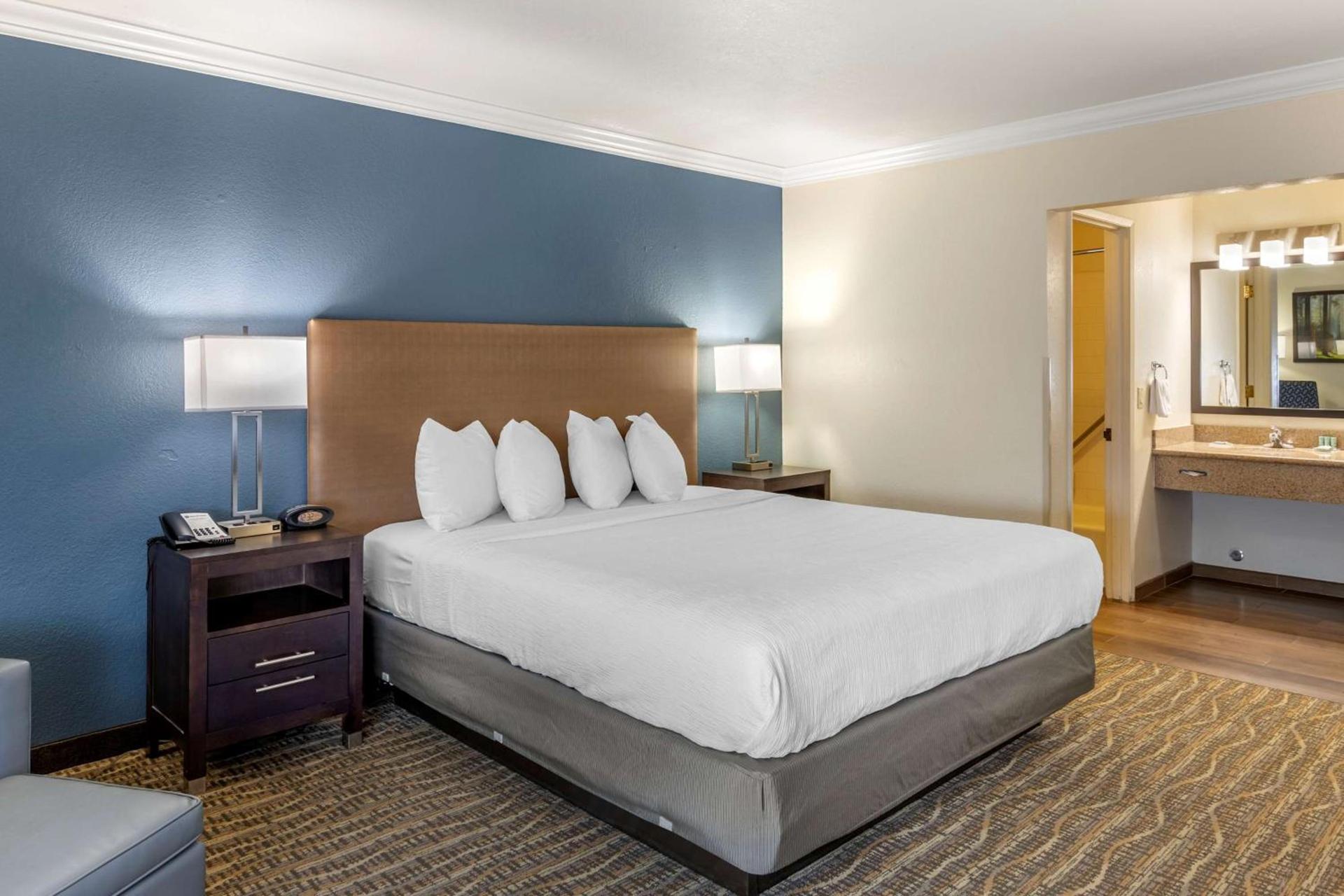 Best Western Town & Country Lodge photo 16