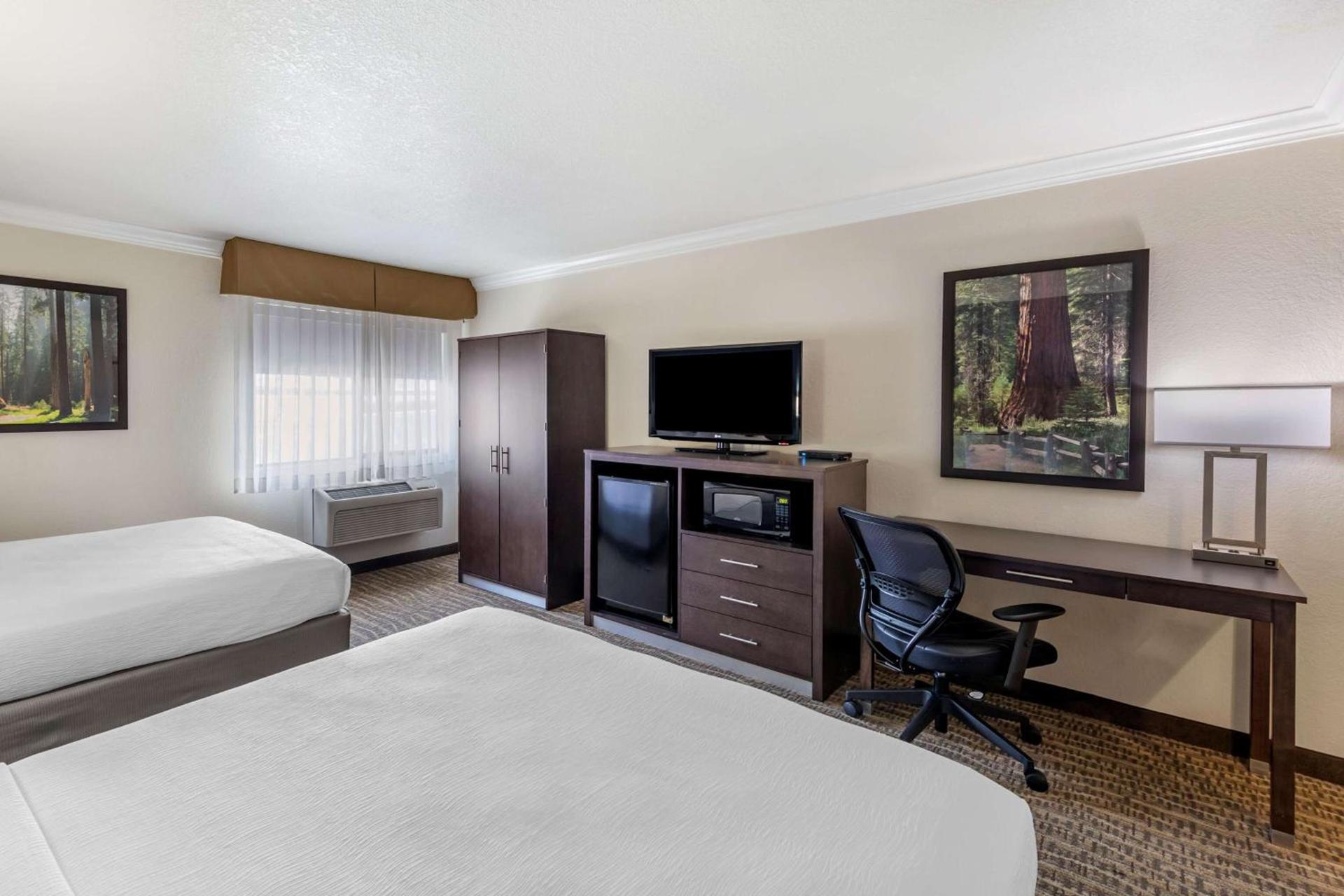 Best Western Town & Country Lodge photo 23