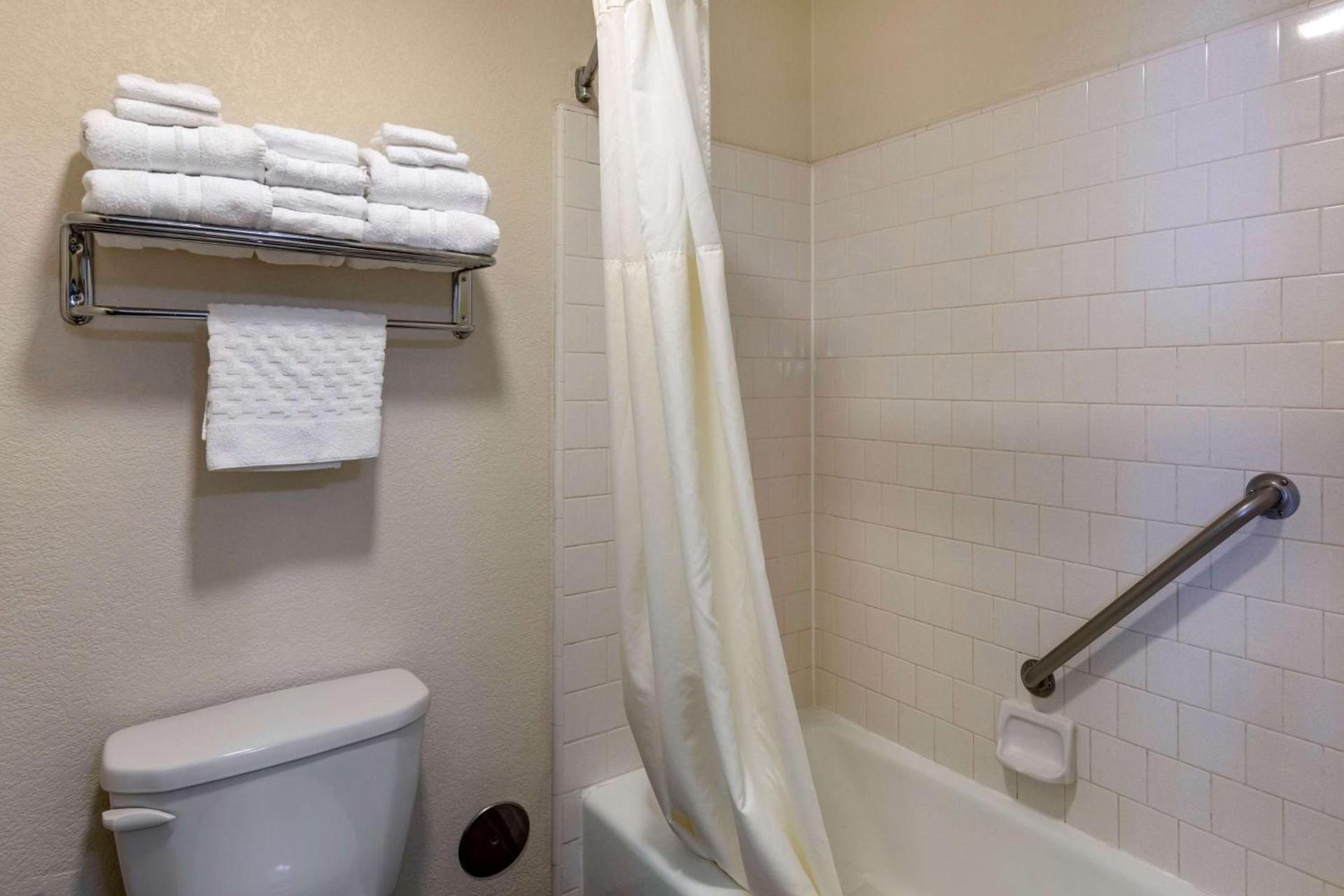 Best Western Town & Country Lodge photo 26