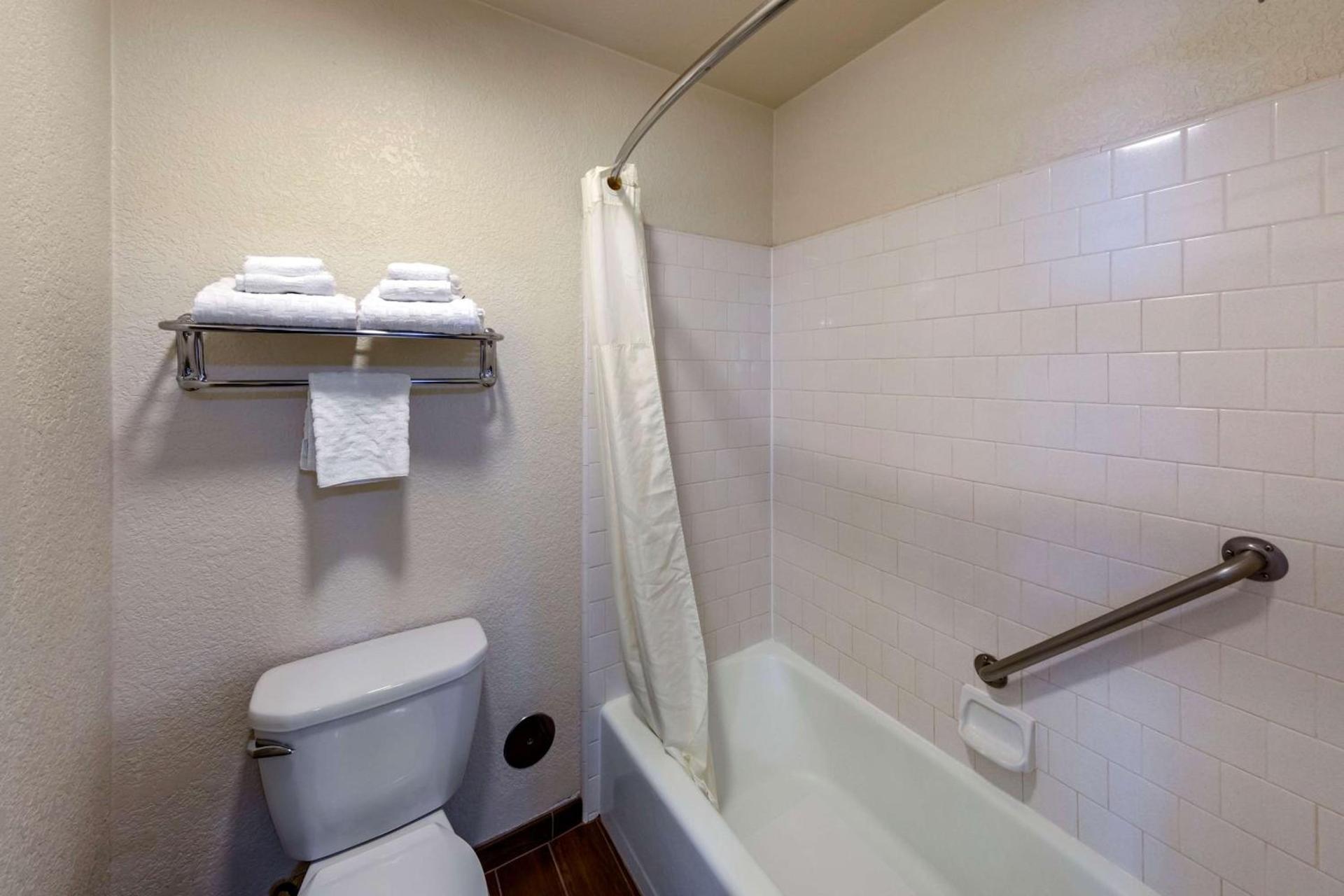 Best Western Town & Country Lodge photo 28