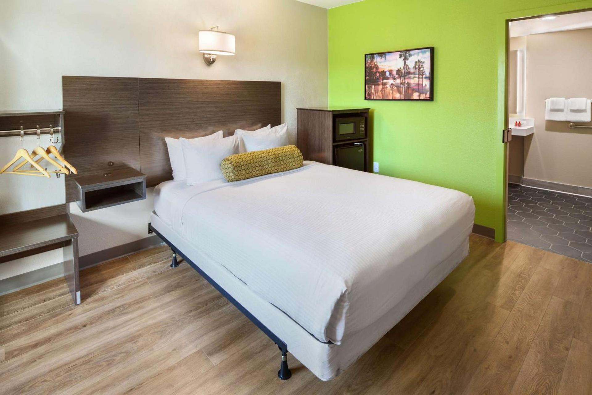 SureStay Hotel by Best Western San Diego Pacific Beach photo 13