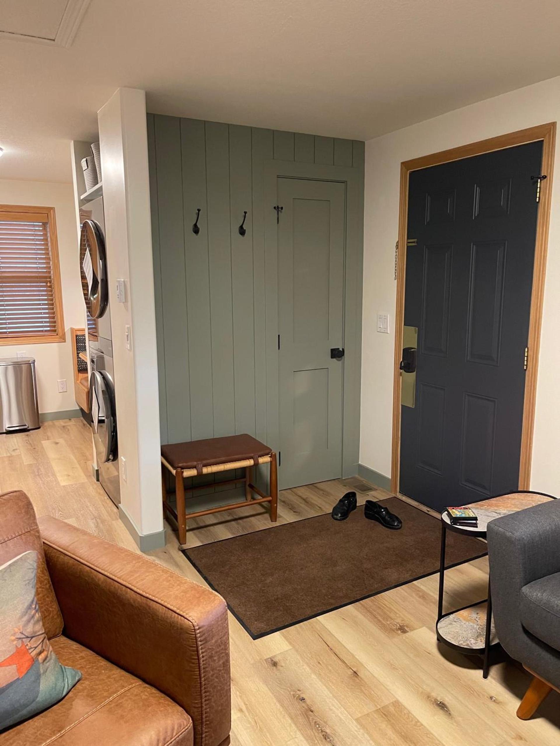 Pinedale Cozy Cabins photo 2