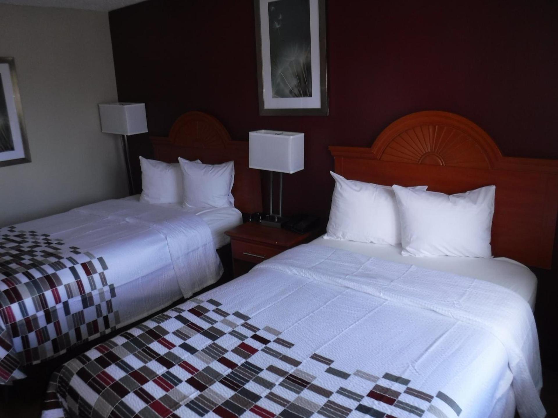 Red Roof Inn Morton Grove photo 18