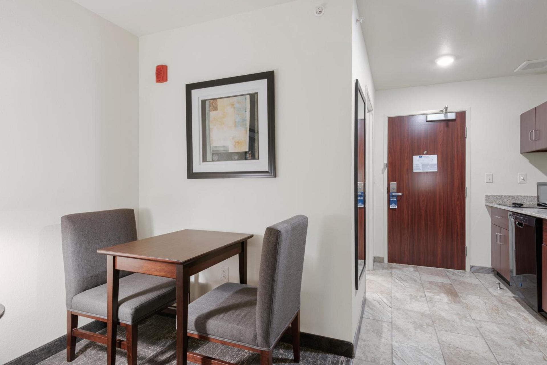 Cobblestone Hotel & Suites - Urbana photo 9