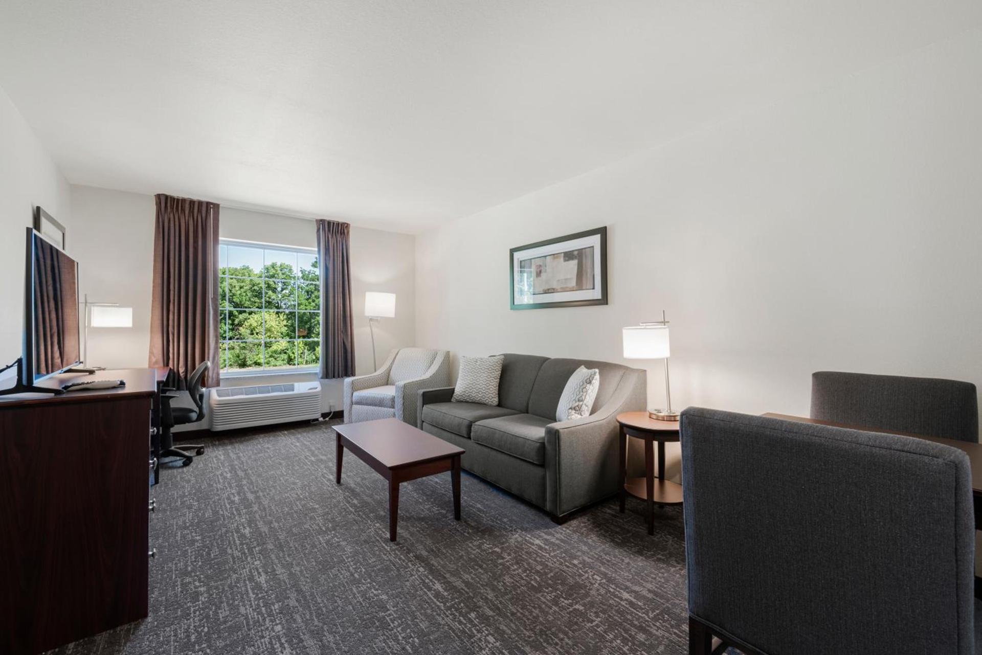 Cobblestone Hotel & Suites - Urbana photo 6