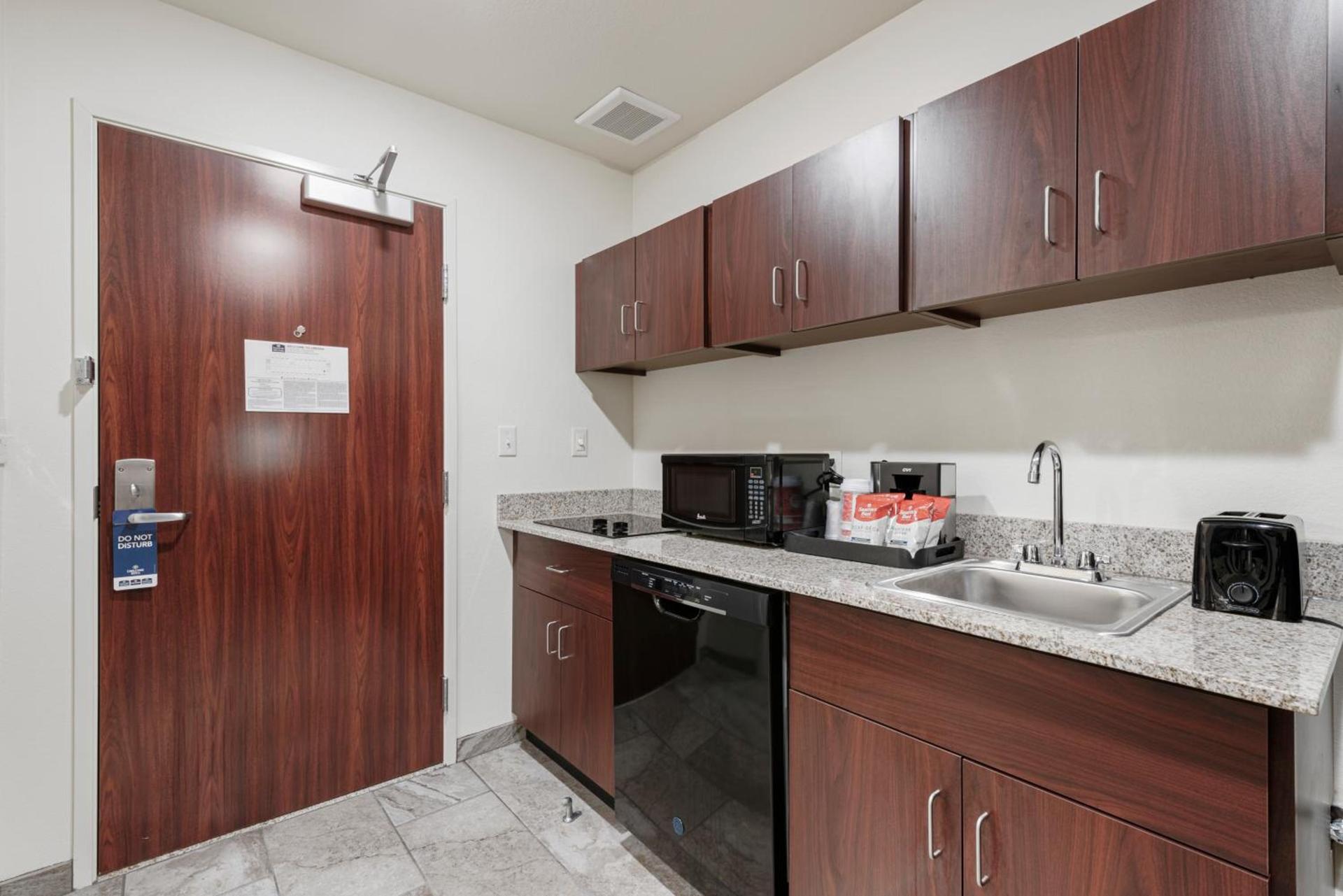 Cobblestone Hotel & Suites - Urbana photo 5