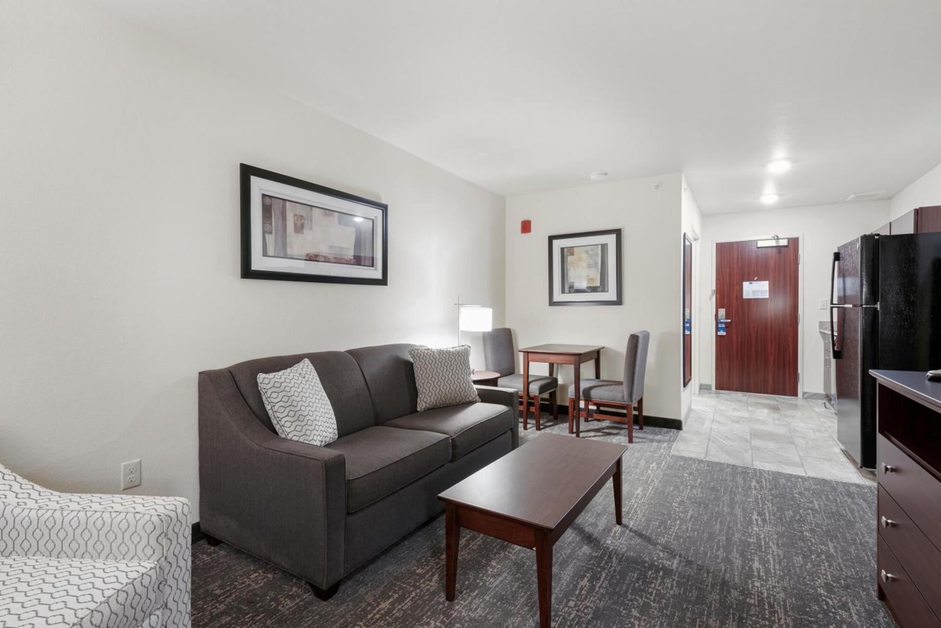Cobblestone Hotel & Suites - Urbana photo 2