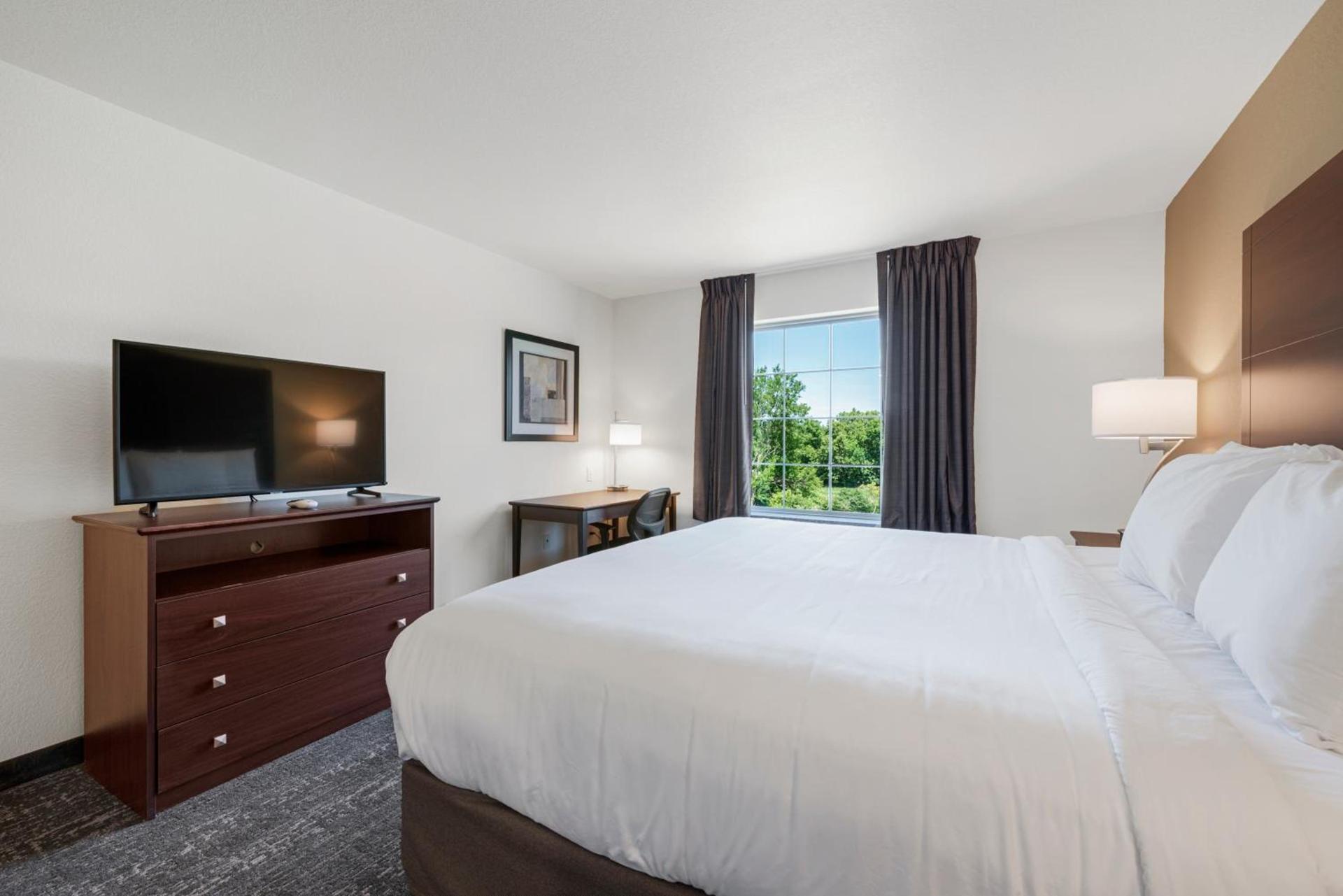 Cobblestone Hotel & Suites - Urbana photo 14