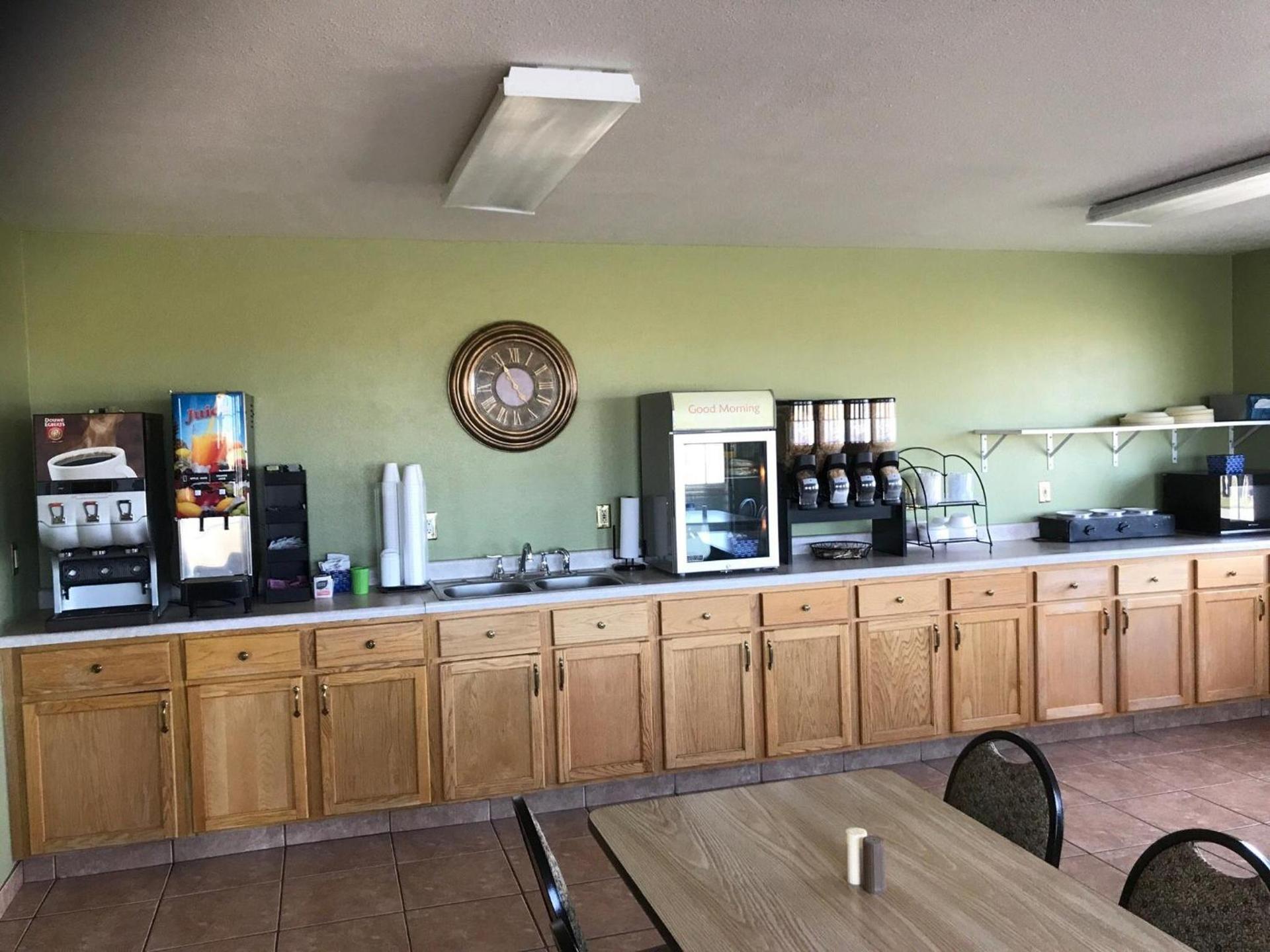 Americas Best Value Inn Kadoka photo 4