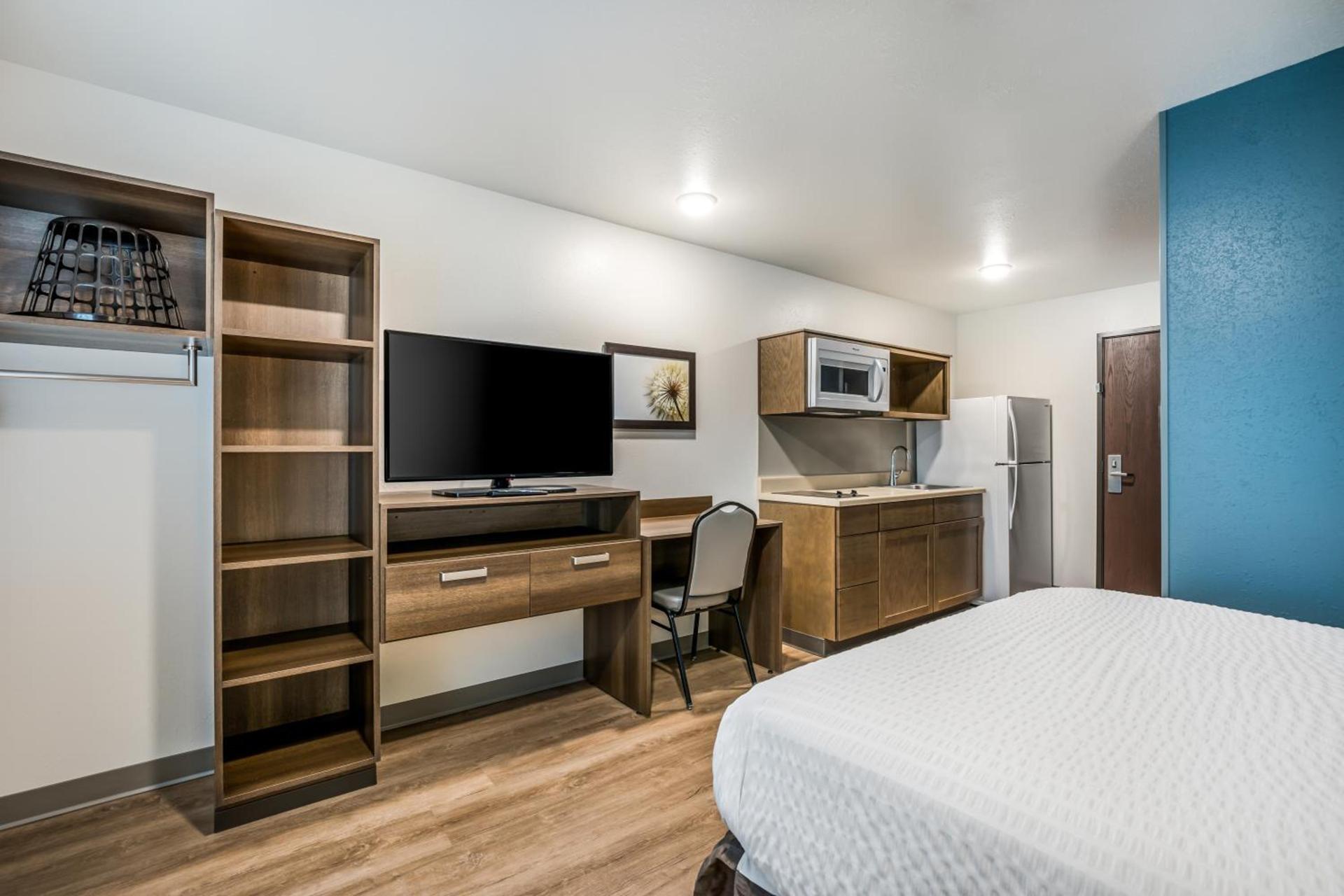 WoodSpring Suites Elgin - Chicago photo 33