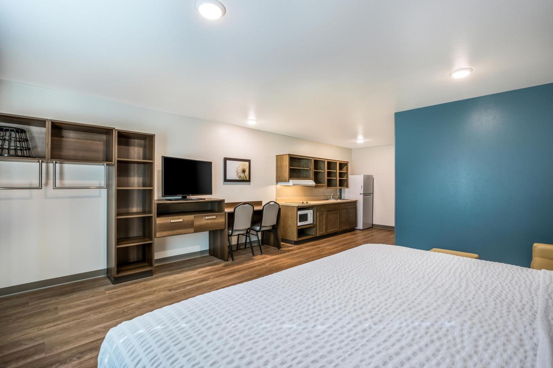 WoodSpring Suites Elgin - Chicago photo 36