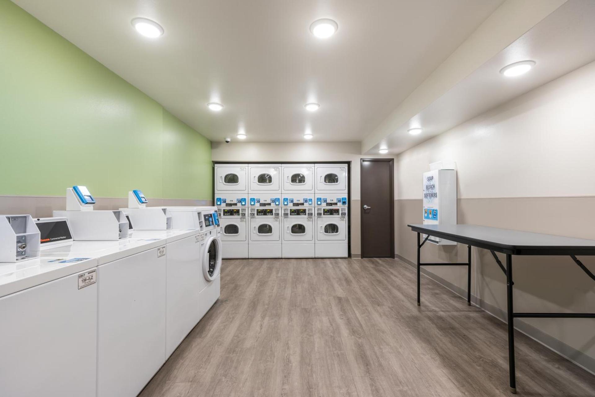 WoodSpring Suites Elgin - Chicago photo 39