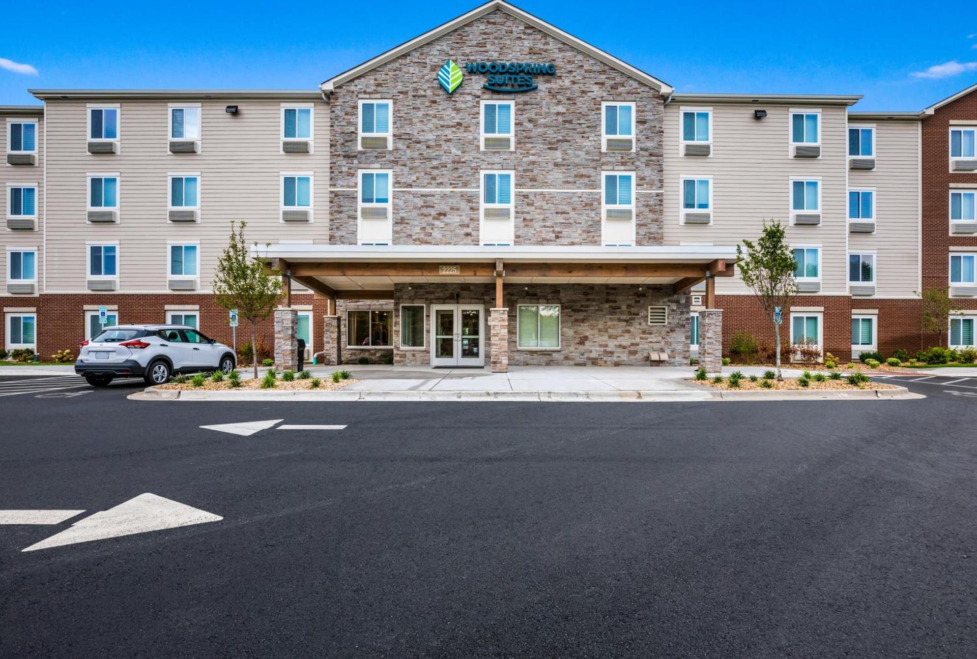 WoodSpring Suites Elgin - Chicago photo 25