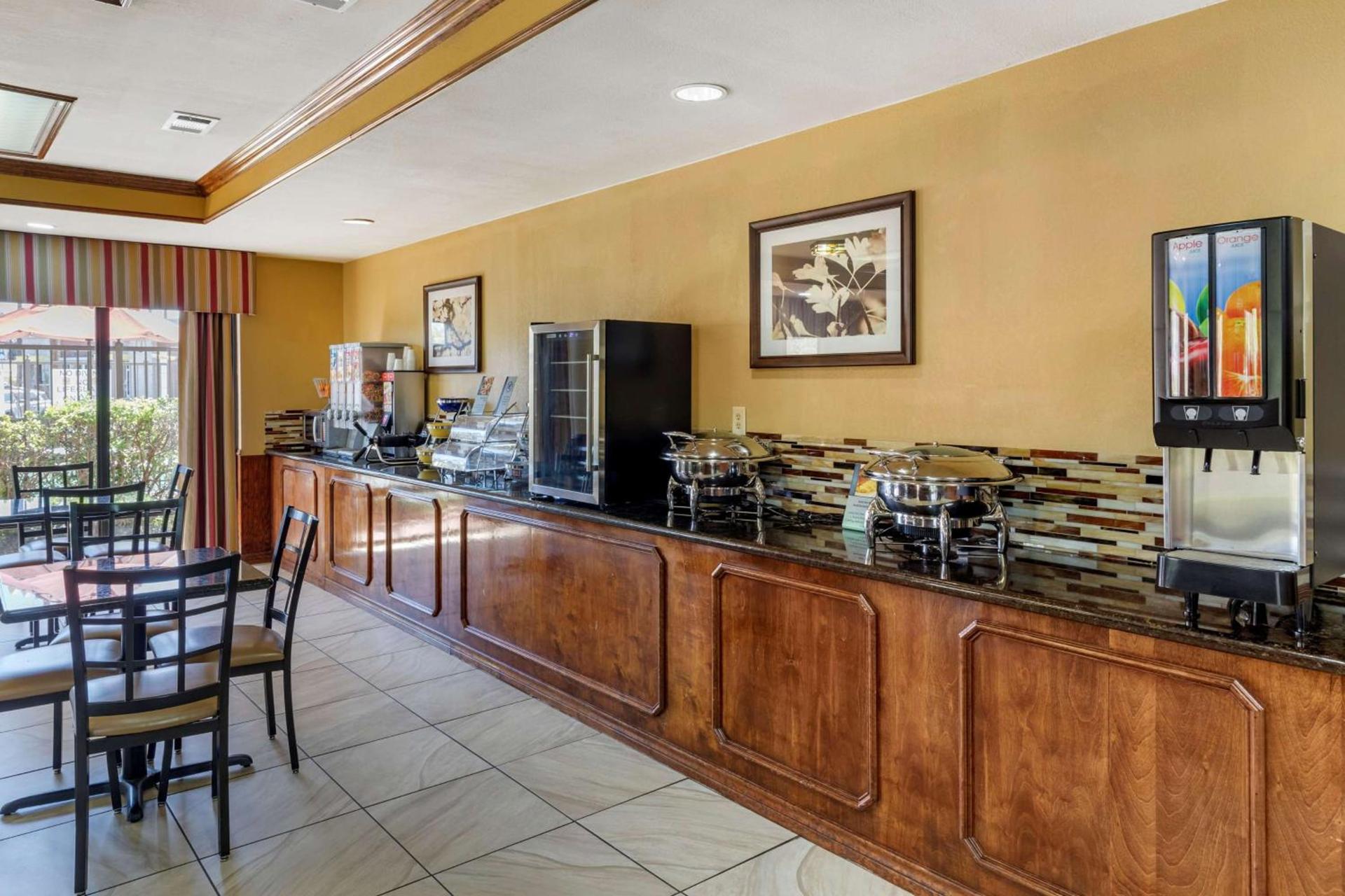 Best Western Lindale Inn photo 27