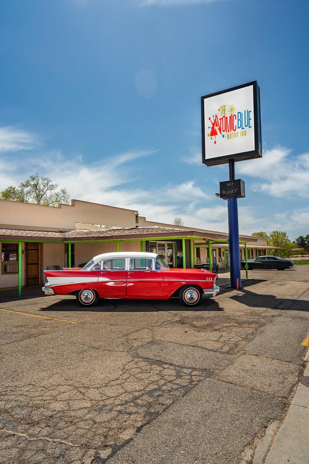 The Atomic Blue Motor-Inn — hotel in Monticello