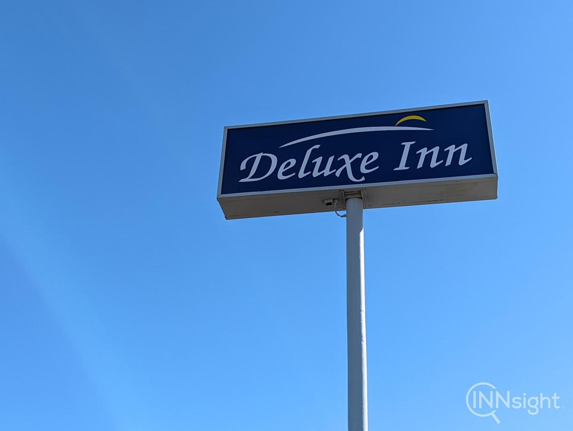 Deluxe Inn photo 58