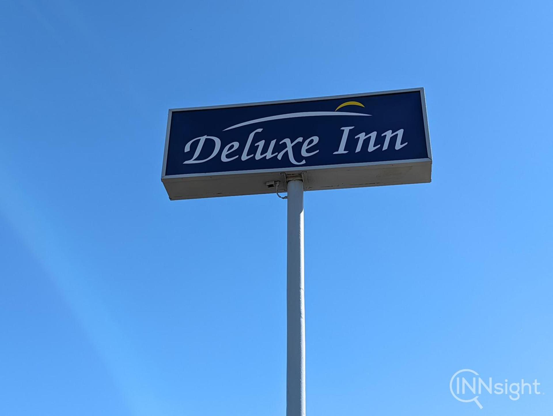 Deluxe Inn photo 59