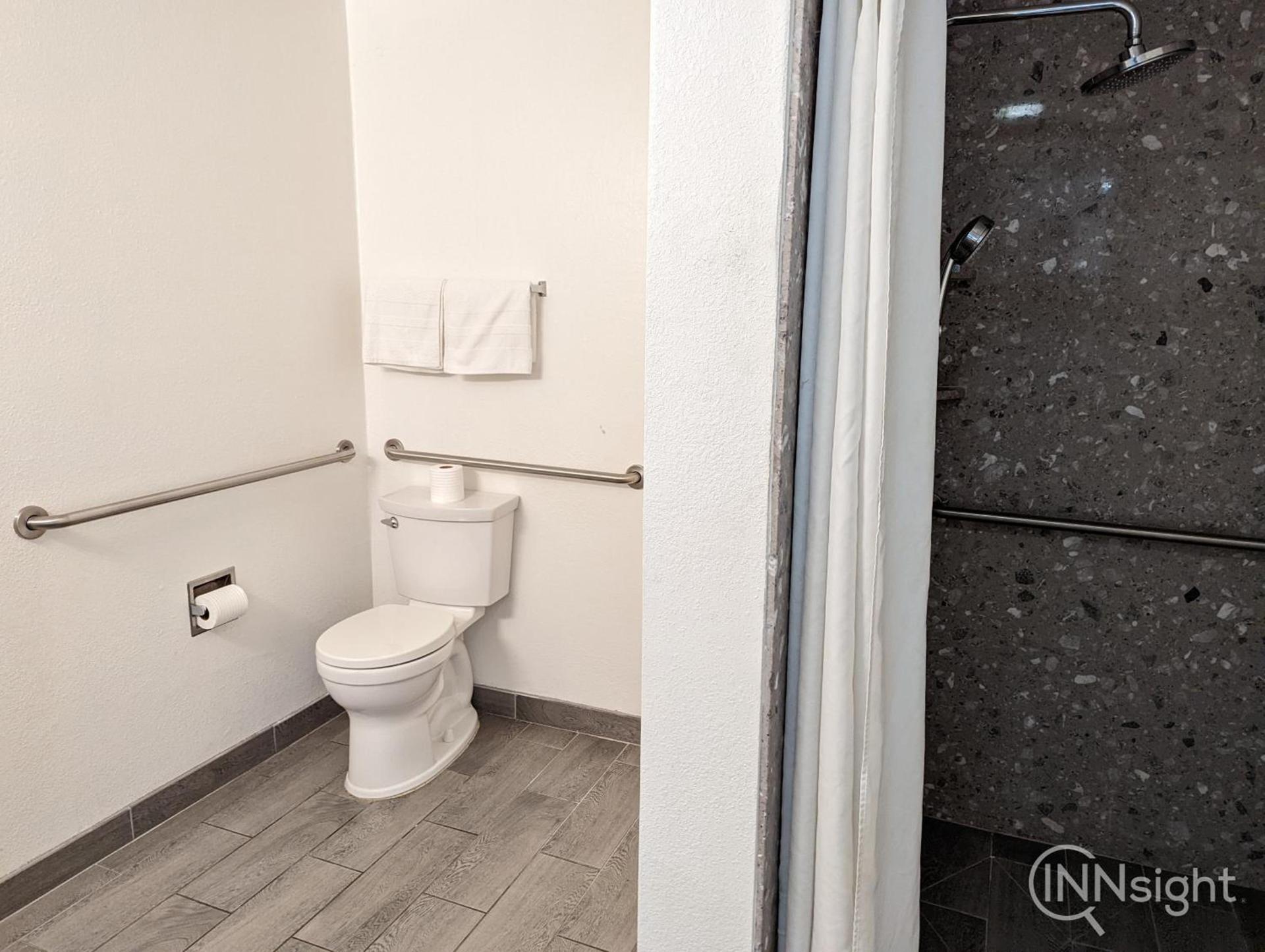Royal Inn photo 68