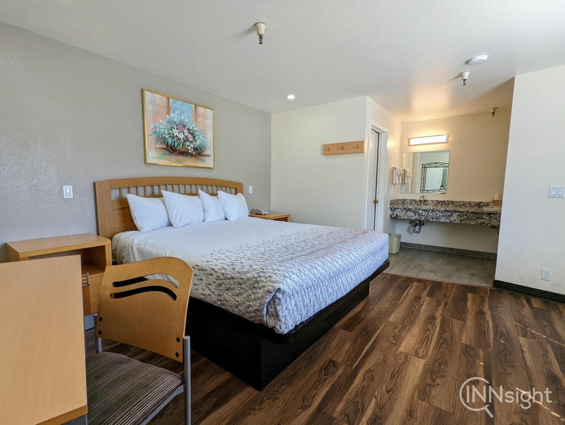 Royal Inn photo 65