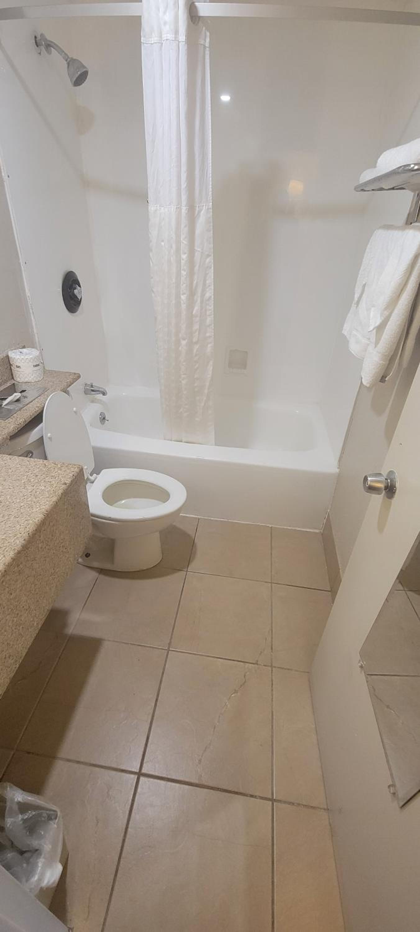 Howard Johnson by Wyndham Newburgh photo 20