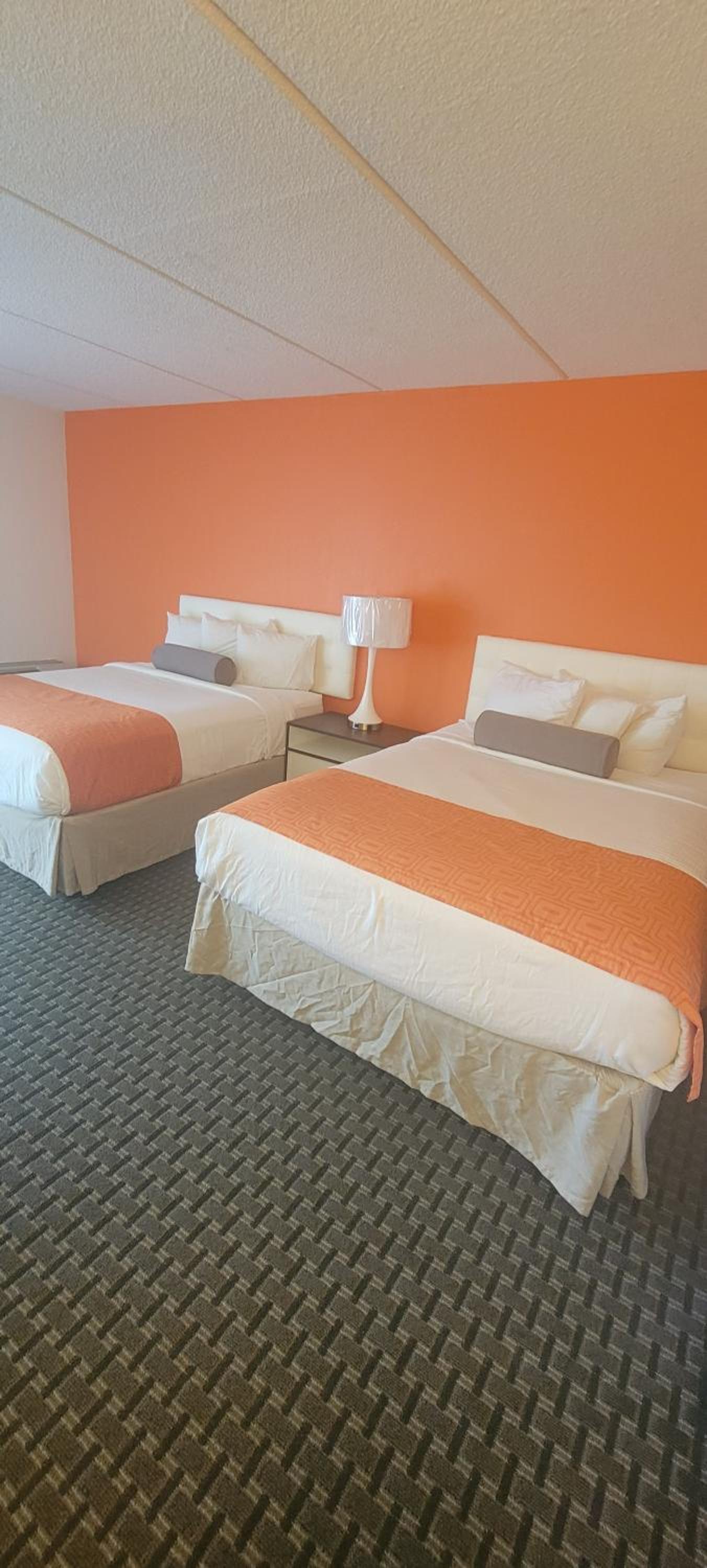 Howard Johnson by Wyndham Newburgh photo 33