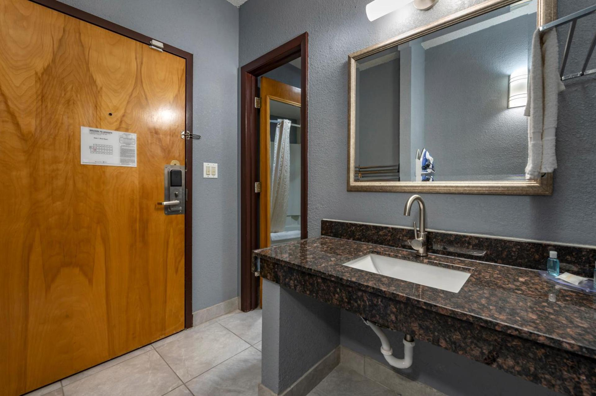 Suburban Studios Lafayette photo 44