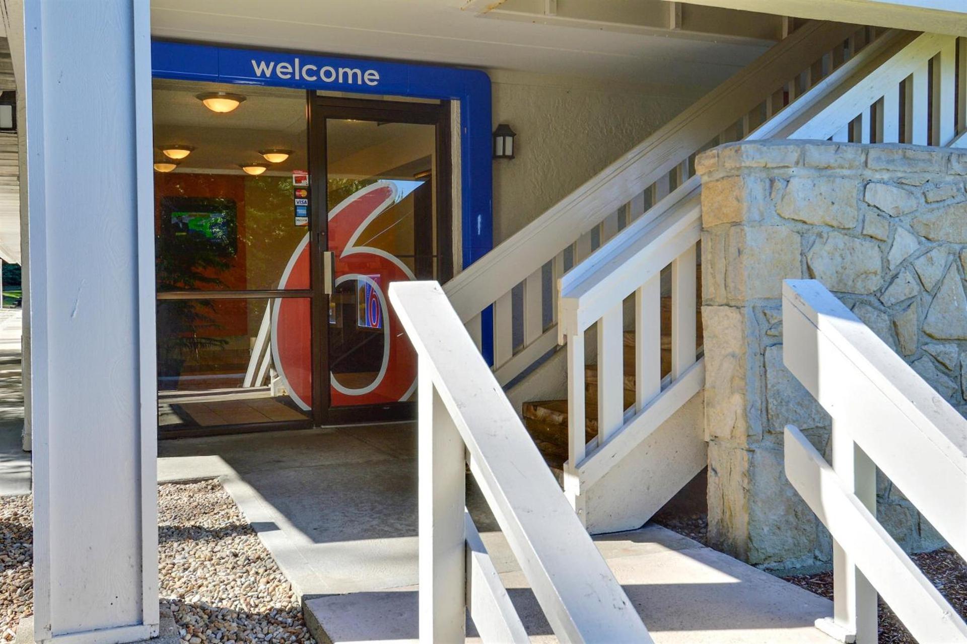 Motel 6-Nashua, NH - South photo 17