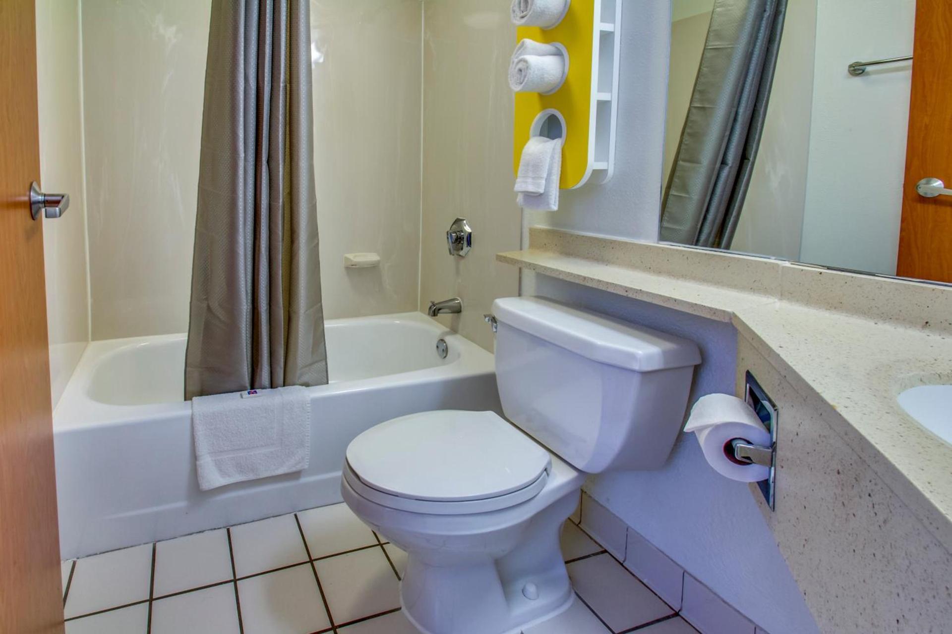 Motel 6 Buffalo NY Airport Williamsville photo 29