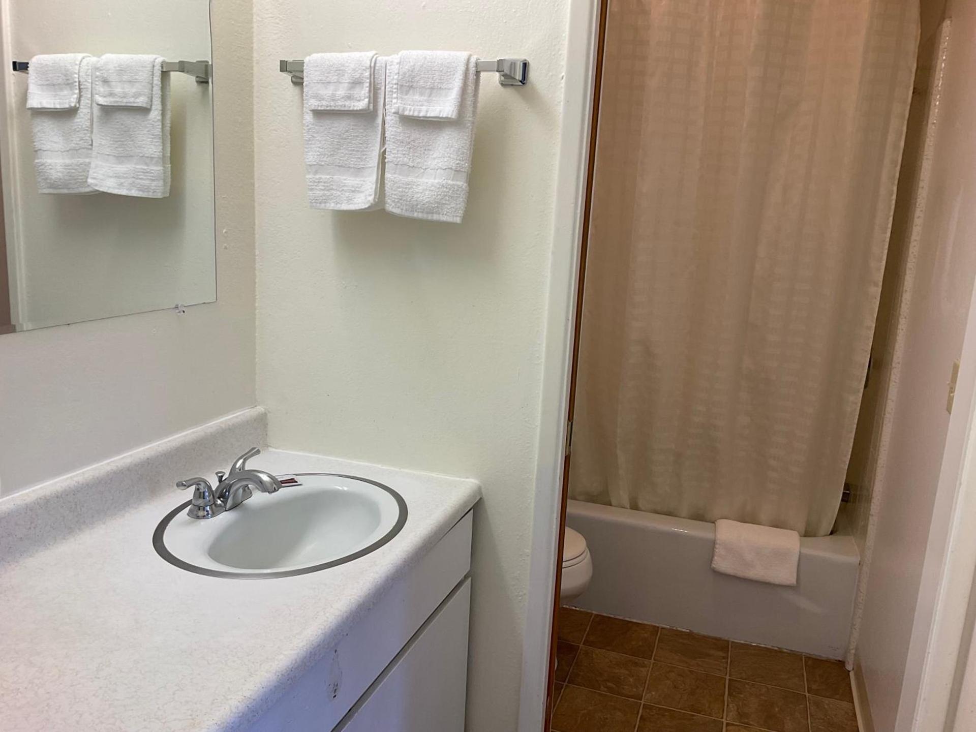 Front Street Inn photo 25