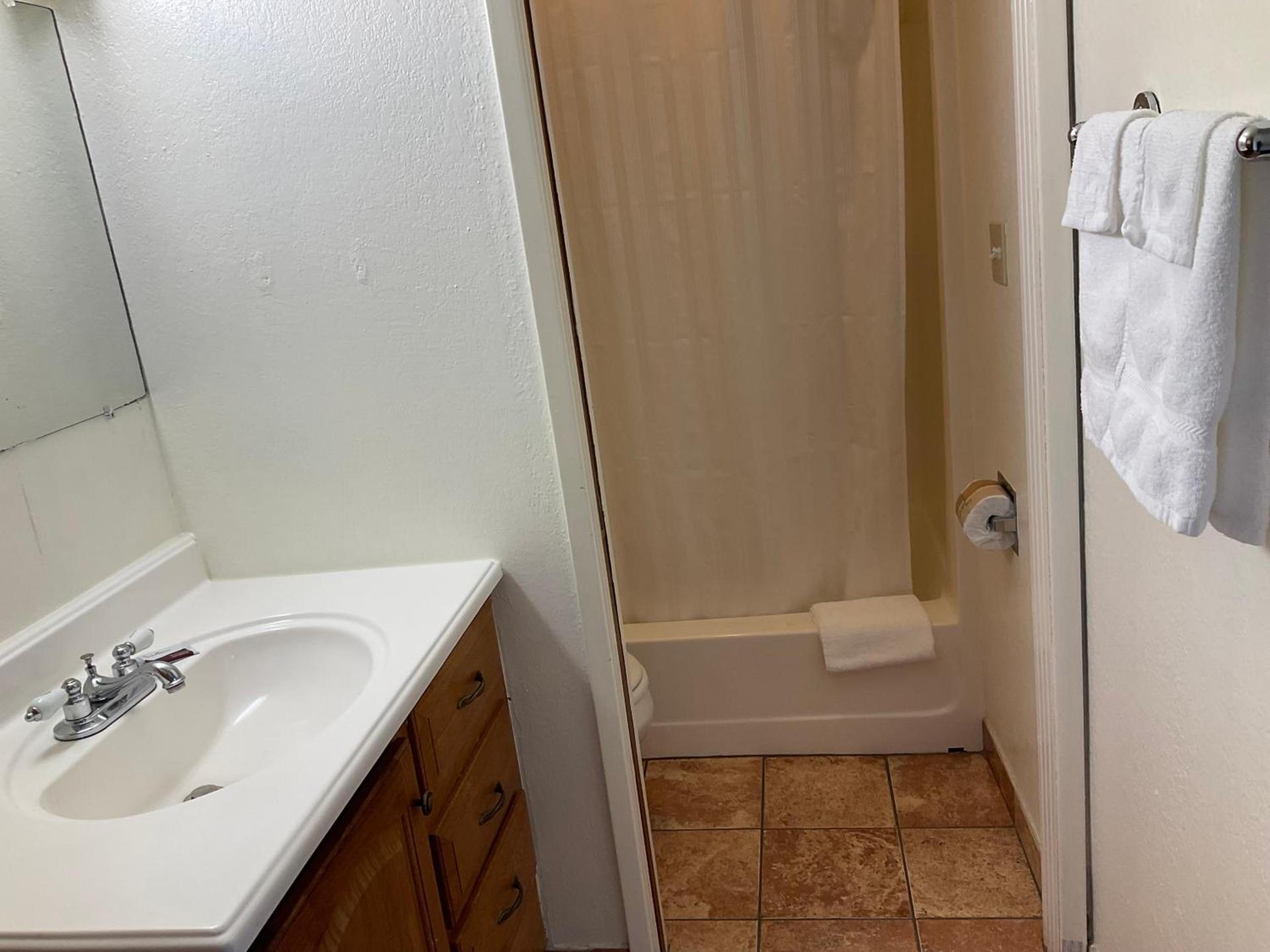 Front Street Inn photo 13