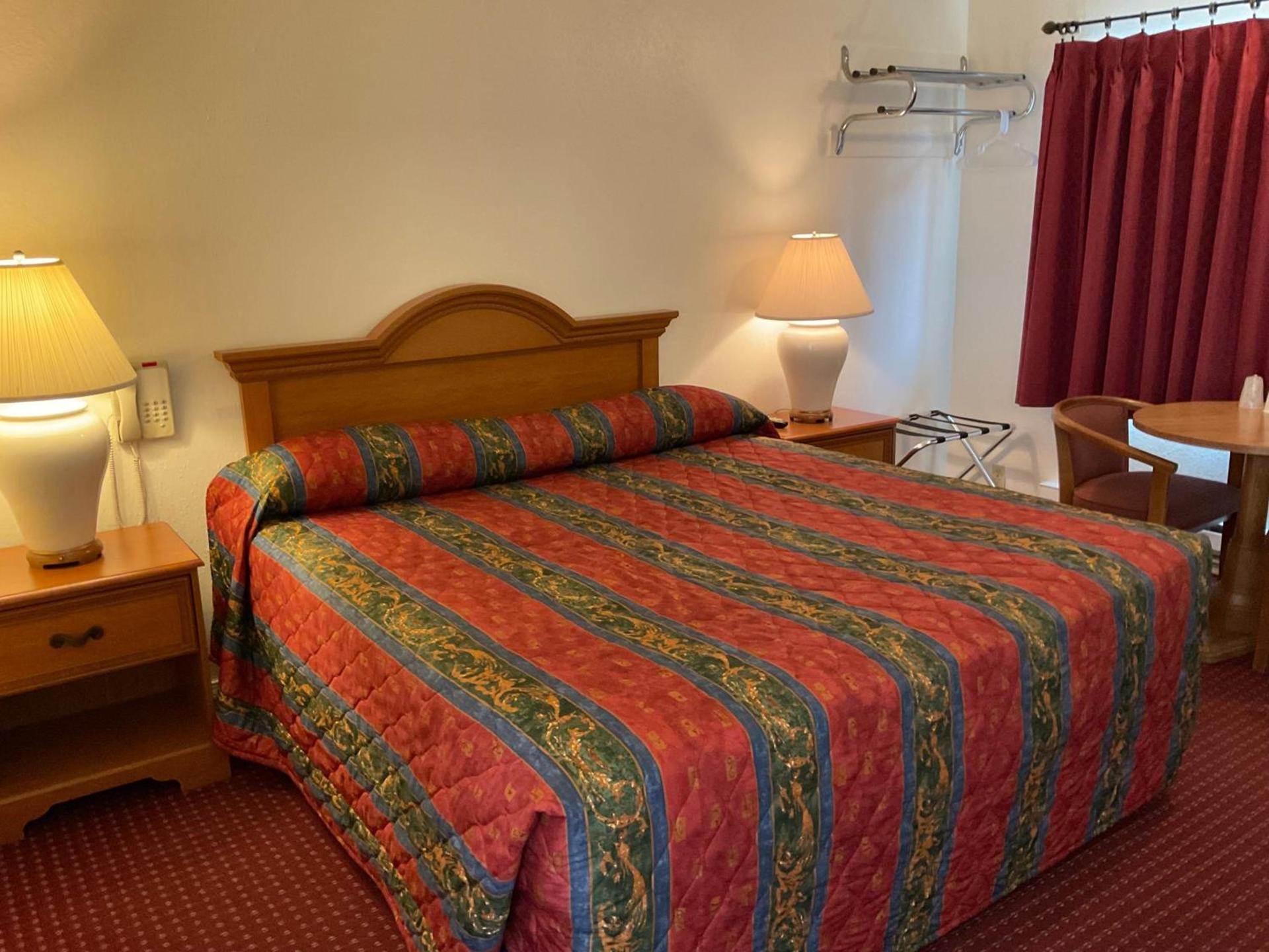 Front Street Inn photo 12