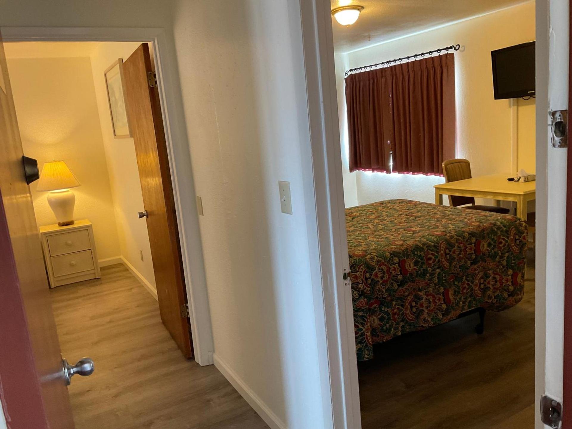 Front Street Inn photo 15