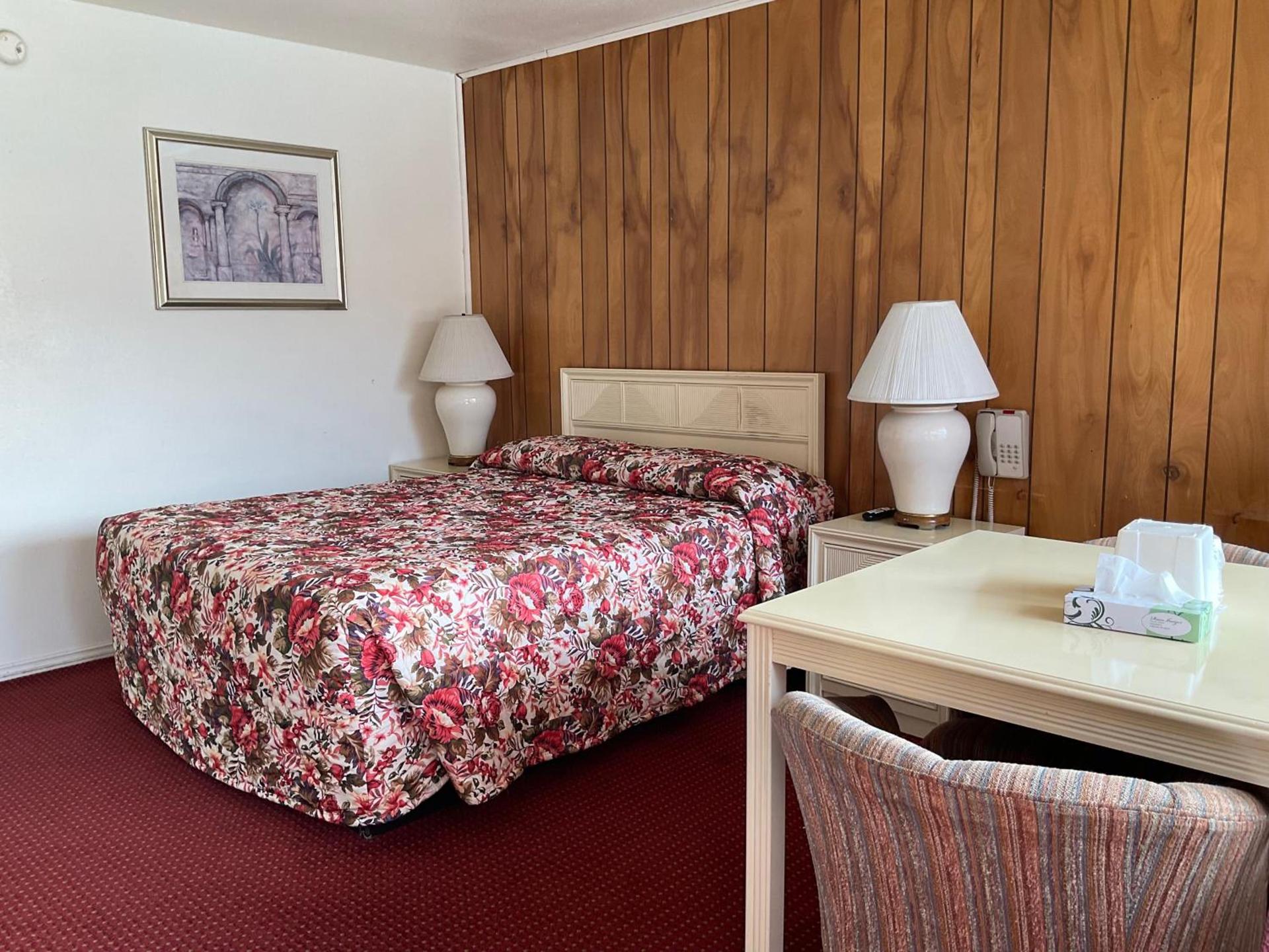 Front Street Inn photo 17
