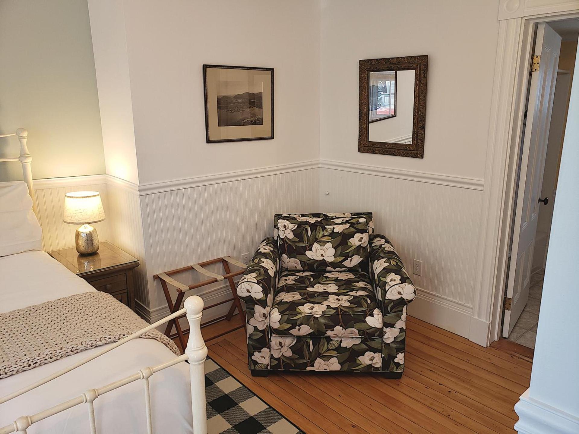Sand Bar Cottage Inn photo 26