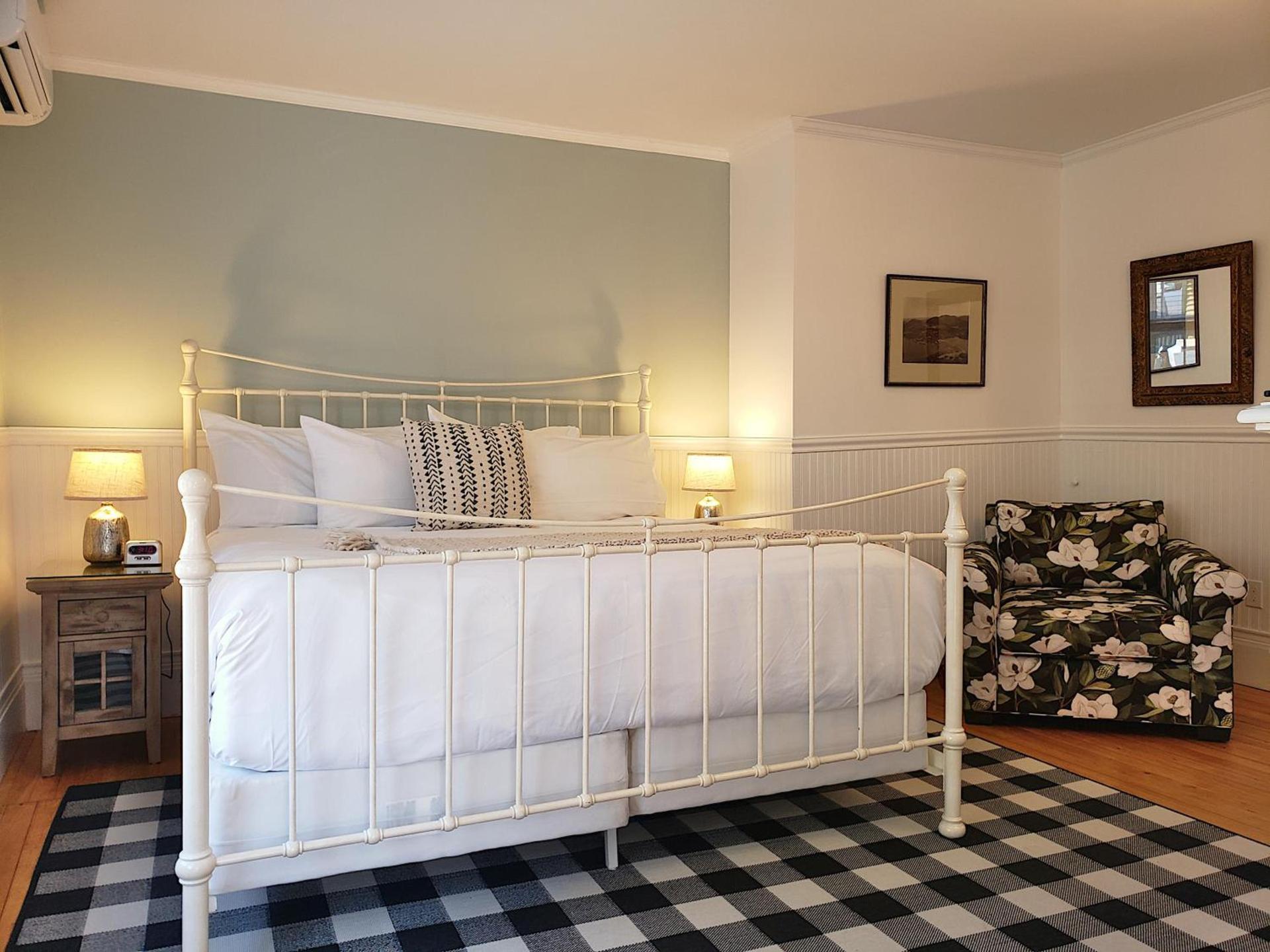 Sand Bar Cottage Inn photo 23