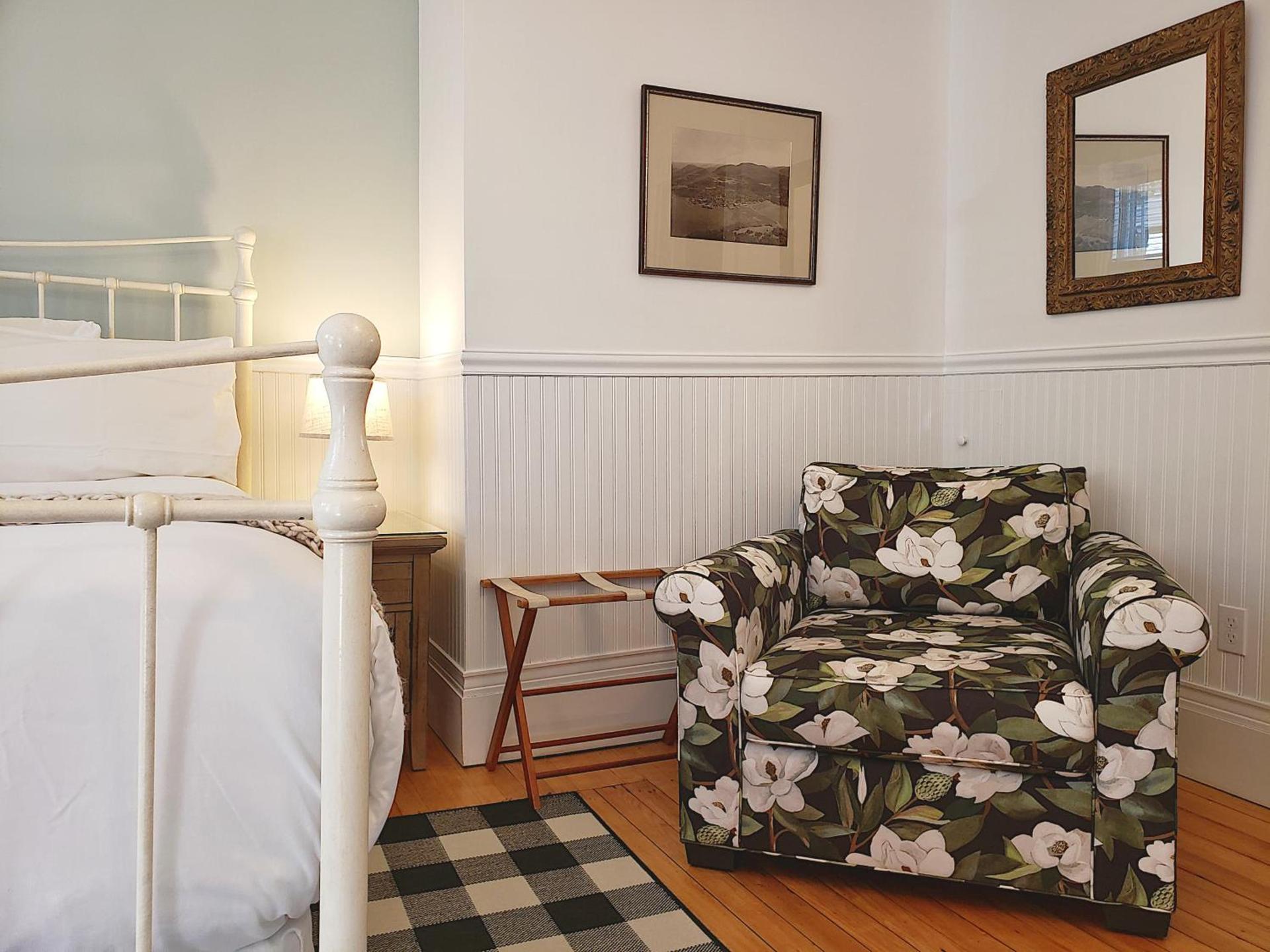 Sand Bar Cottage Inn photo 25