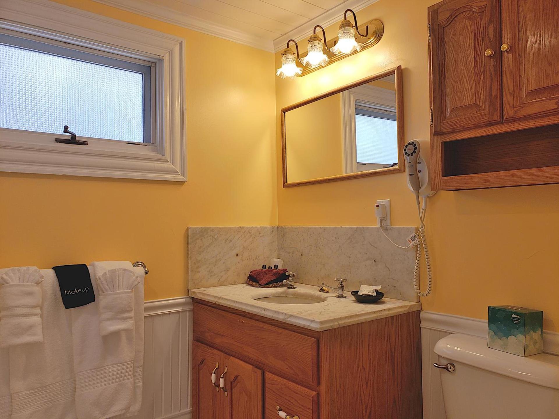 Sand Bar Cottage Inn photo 59