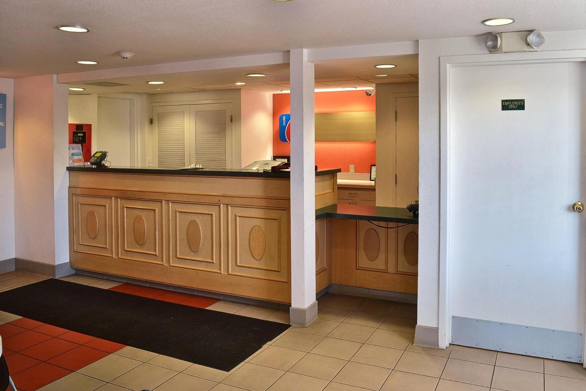 Motel 6-Billings, MT - North photo 39