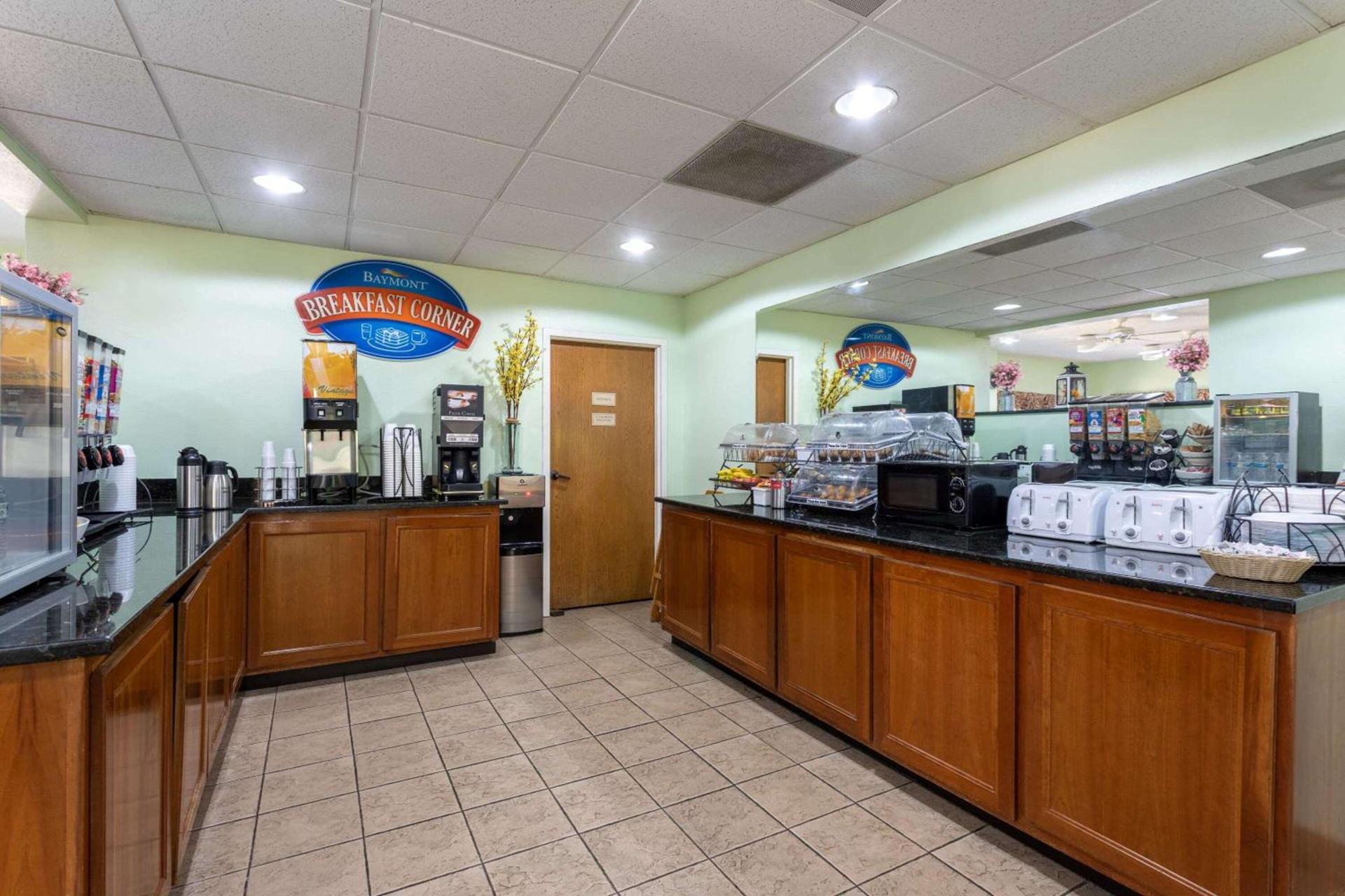 Baymont by Wyndham Tallahassee photo 6