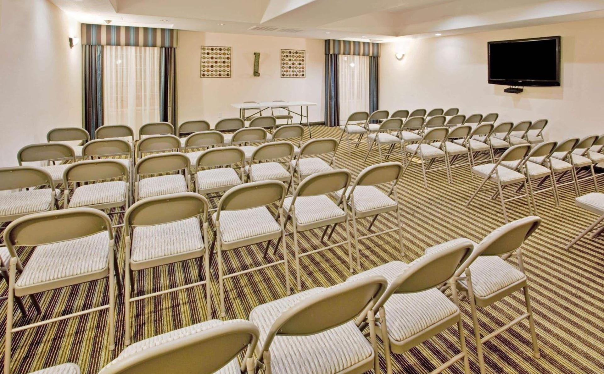La Quinta by Wyndham Fowler photo 44