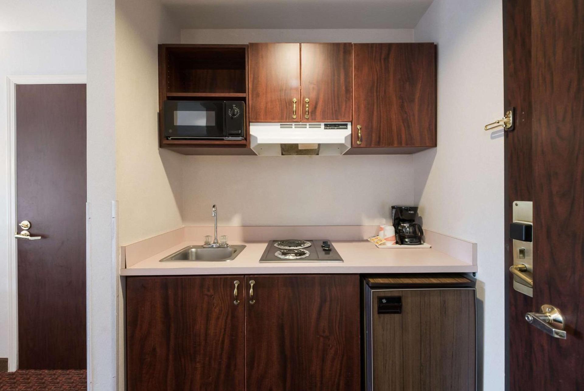 Quality Inn Grand Suites Bellingham photo 25