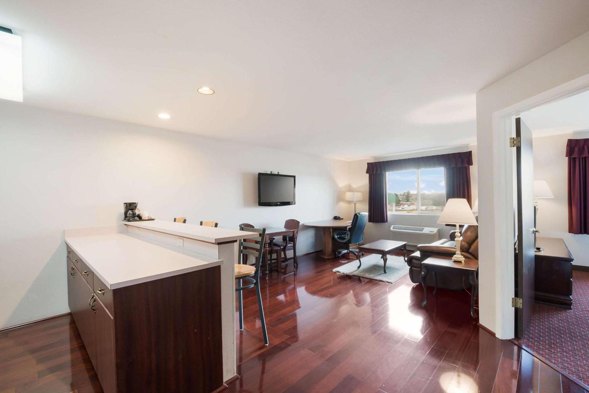 Quality Inn Grand Suites Bellingham photo 36