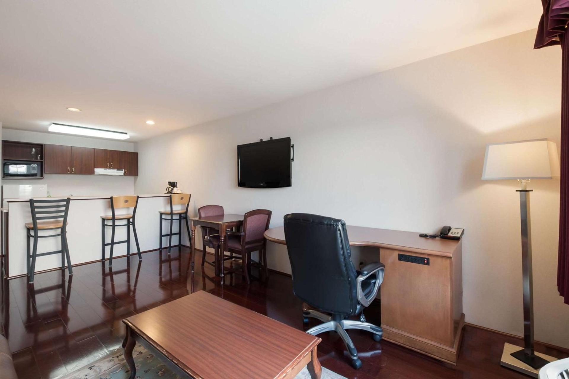 Quality Inn Grand Suites Bellingham photo 37